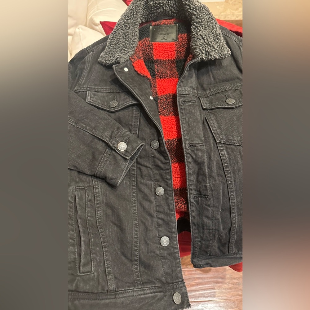 Men’s denim jacket with fleece lining